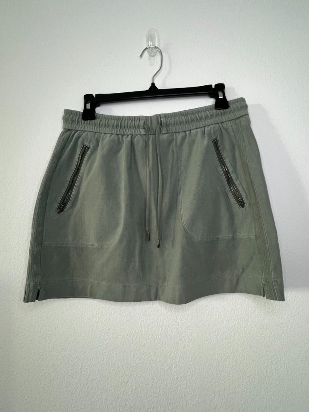 Athleta Mini Skirt Womens 4 Green Farallon Utility Pockets Athleisure Drawstring